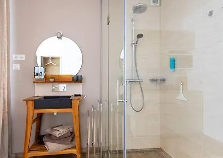 Homestay szállás Studio Chic Avec Salon Et Terrasse Privee *