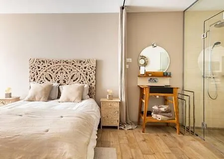 Studio Chic Avec Salon Et Terrasse Privee Homestay szállás *