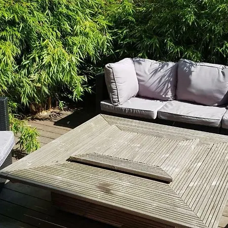 Studio Chic Avec Salon Et Terrasse Privee Homestay szállás *